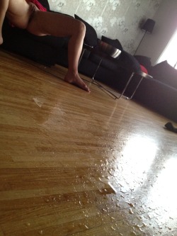 mhrtnyrhnds:  Squirting all over the floor.