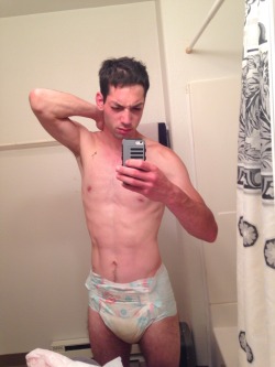 lastud83:  kodithakid:  Cranky wet morning but a diaper a day and the sheets can stay  Yum  sexy