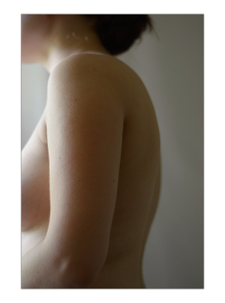 argyrials:wolfundermyskin-deactivated2014:These photos show parts of myself I don’t always love; my hips, the scar on my back, all the painful impressions clothes leave on my skin because I’m not thin, the callous skin of my elbows, my stretch marks,