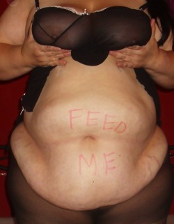 ssbbwlover1962:  almostimmobile:  swissfa:  i love girls who fatten themself…  God yes   Totally agree
