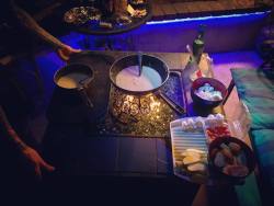 Still dreaming of last nights dinner&hellip; 8 cheese&rsquo;s fondue with @omgitslexi &amp; @brent_ashley over the outdoor fire. We outdid ourselves. #familydinner #Yum #fondue #fonduenight by evilaiden