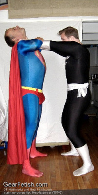 Superman defeated by Black Adam with krytonite glove !