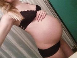 maternityfashionlooks:  ’ “31 weeks today! 