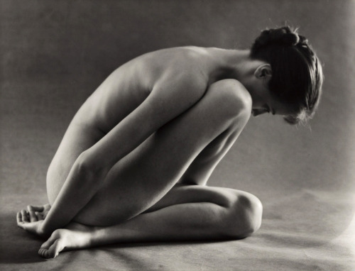 joeinct:  Joan, Folding, Photo by Ruth Bernhard, 1962
