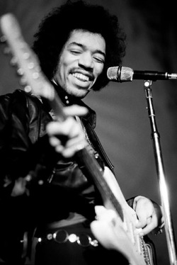 rocknrollhighskool:  Jimi Hendrix doing what