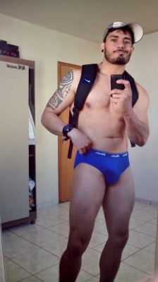 buttsandundies:  Submission challenge: send a pic of you in your skimpiest undies. Let me see ‘em by clicking here. Show me those undies boys. 