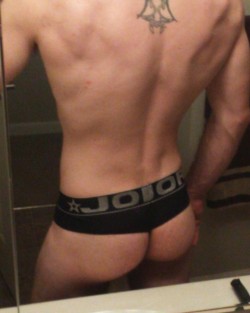 underlads: The hottest guys in their underwear at UNDERLADS with over 19,000 followers!!! Submit your pics and get featured. 