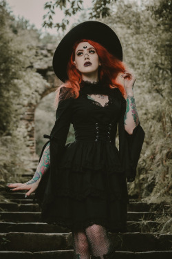 roo-morgue:  It’s been forever since I’ve uploaded any pics of myself to this blog so here we go!Model: Roo Morgue/Raphaelite SuicidePhotography: Bethany Rose PhotographyOutfit: Killstar