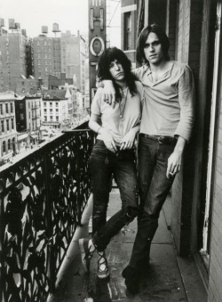 rocknrollhighskool:  Patti Smith and Eric Andersen posing on the balcony at the Chelsea Hotel in NYC, 1973 