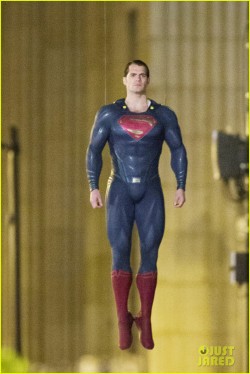   Henry Cavill Hangs in the Air in His Superman Costume in Chicago
