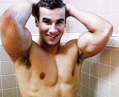 fraternityrow:  watching stu shower would be the best morning ever :)