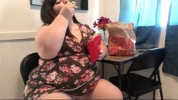 stuffing-kit: Junk food ADDICT!  Get the video ~*Here*~  So very hot.Love seeing you stuff yourself