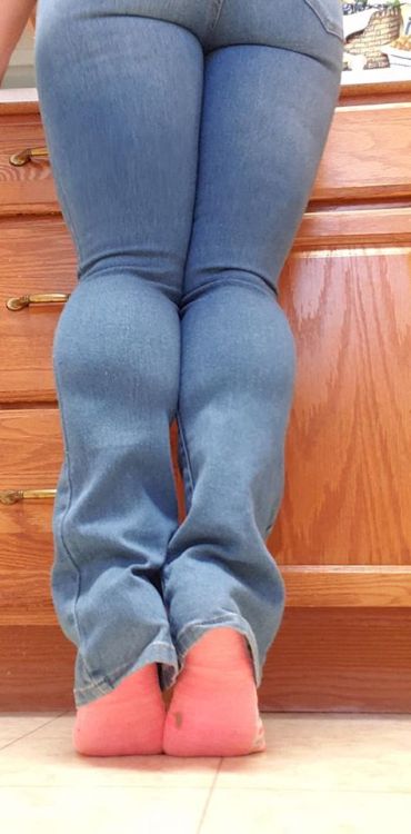 Full gallery : https://www.her-calves-muscle-legs.com/2019/12/rosemarie-miller-in-texas-jeans.html