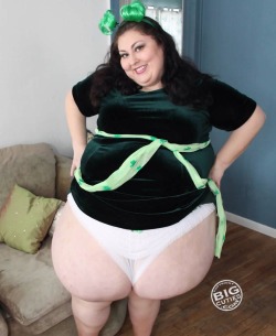 bigcutieellie:  Happy St. Patty’s Day!! Xoxox, sending you some oldies but goodies your way in hopes of a lucky day! See this and more at:  Ellie.bigcuties.com