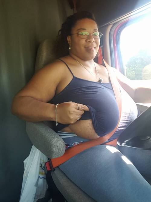bat-bigasstitties:  Let that big ass tittie drop  I sure would like to know who this driver is tho. Not to often you find a sexy ass truck driver like this tho. 