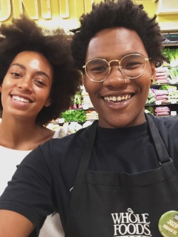 urbanrogue:  neferbadmon:  tittssmcgeee:  neferbadmon:  Selfies with tha queen :)  You mean the Queen’s sister  Nah I said it right the first time luvv. She’s def the Queen of her throne &amp; she holds it down very well. She stays in her lane.. where