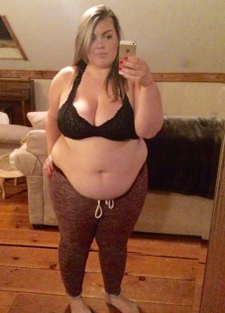 curvingchloe:  I can definitely see the gains, can you?! Chloe.bigcuties.com ❤️