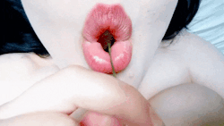 isquirttothis:  UNNNFFFFFF!!!  I often absent-mindedly do this with a Tootsie-roll pop imagining it’s my other pucker that’s popping … tee-hee!!!!  Love her full, pouty lips.  Yummmmm …