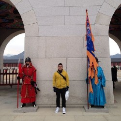 With the palace guards… #korea #seoul