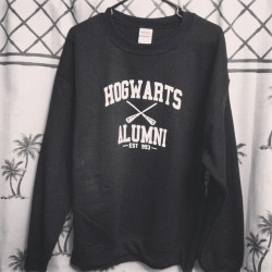 About to get all the honeys in this son ! 😍 #hogwartsalumni #hogwarts #horcrux #harrypotter #crewneck #expelliarmus