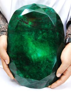 thinkcosmos:  Teodora  Weighing in at a hefty 11 kilos (57,500 carats), the world’s largest faceted ‘emerald’ was mined in Brazil and cut in India. Its name is Portuguese for gift of god. 