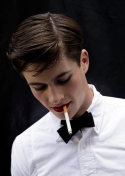 smokingcelebs:  l-homme-que-je-suis:  Joe Collier Backstage @ Thom Browne Spring/Summer 2014 | Paris Fashion Week  Joe Collier 