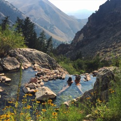 lasplayaslasmontanas:  Drove to Idaho and hiked a few miles to marinate in the most beautiful natural hot springs I’ve ever laid eyes on. The amount of time I plan to spend here…Oooh man 