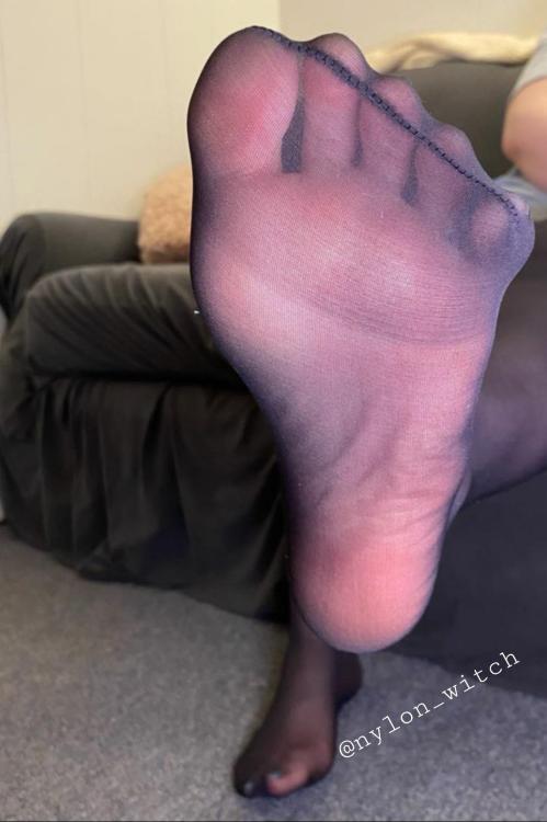 nylon-soles:  How would you like a foot in your face 😂