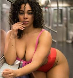 luvisblack:  #LuvIsBlack #BeautifulBlackWoman #Thickness #FullBeauty #ThickThursday #TimelineQueen