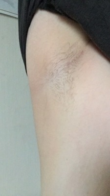achselhaare: Growing out my armpit hair 