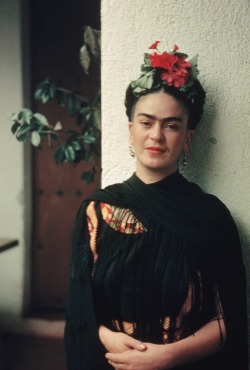 escupir:  “Entonces supe que tú amor nunca fue mío. Mía fue la ilusión.” Frida Kahlo.