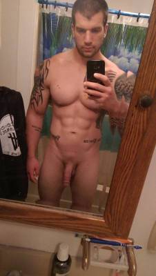 undiesnow:  str8cat-fished:  This hot straight 29 yeaar old was a fan of dragon ball Z, but Im a fan of his abs 😍   Rock Hard Dicks