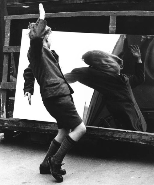 casadabiqueira:  The boy and the distorting mirror, Rotherham  John Chillinworth, 1960