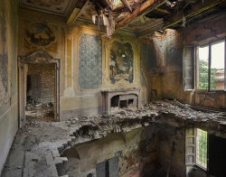 water-air-fire-earth-spirit:  archatlas:    Orphans of Time Rebecca Bathory   A fashion photographer turned urban explorer has swapped modelling shoots for the allure of abandoned buildings. Rebecca Lillith Bathory, from London, travels around the world