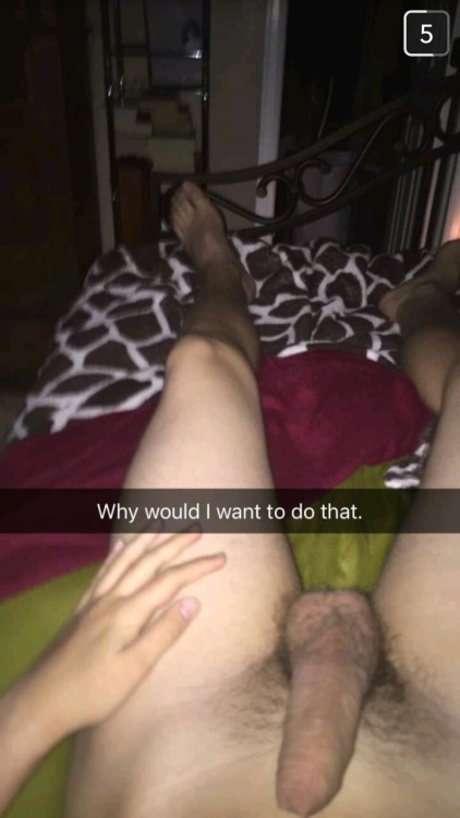 iloveboysthatcum:  Hottie I want to suck his cock and balls 
