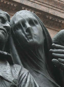  Detail of the veiled angel of death, from Honor Roll Monument in Prospect Park, Augustus Lukeman. 