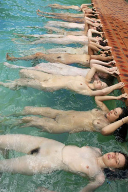 allwomenarebeautifulblog:  Swimming naked is SO bracing! 