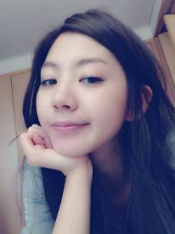 korean-dreams-girls:  Lee Chae Eun - Selca