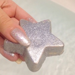 licentiovs:  totallyfuckingfetch:  4chansey:  literally taking a bath in glitter rn   Can’t wait to use this  x