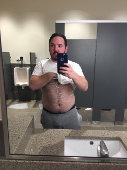 tasogareseibei:It’s still Tummy Tuesday somewhere in the world. First  gym mirror selfie too…