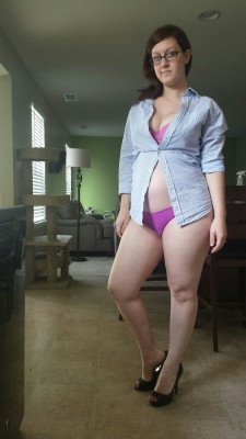 nerdynympho87:  Welcome home honey. Let’s go to the bedroom. NerdyNympho.cammodels.com    Nerdy Nympho: Early in Her Pregnancy! 