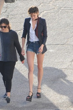 Shailene Woodley. ♥  Wow very sexy combination - Pin striped suit jacket, denim shorts and platform heels. I love suit jackets. ♥