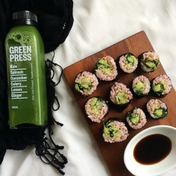 themilkywhiteway:  Brown rice sushi mixed with beet juice+avocado, zucchini, parsley with coconut aminos and a green juice 