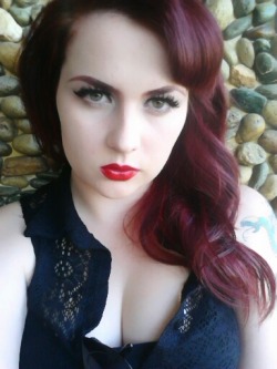 Fuckyesredheads:   Red On Red  Woah, You’re Stunning Darling! Http://Dropdead-Redhead.tumblr.com/
