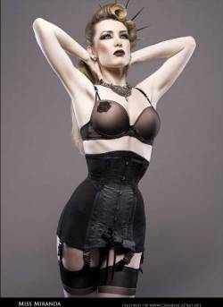 carmenicadiaz:  Miss Miranda in Sian Hoffman wasp waist corset. 