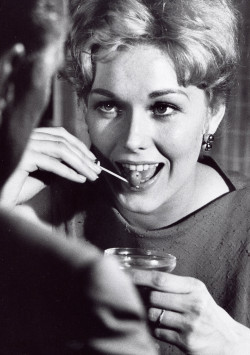 Honey-Rider:  Retrogirly:  Kim Novak   The Only Reason For Olives In A Martini..