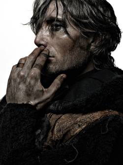kleinmeli:  Why oh why haven’t I done a drawing of him, yet? I need to draw Mads…I really do! 