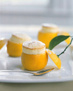 thecakebar:  Petite Lemon Souffles – in Lemons!   Num!