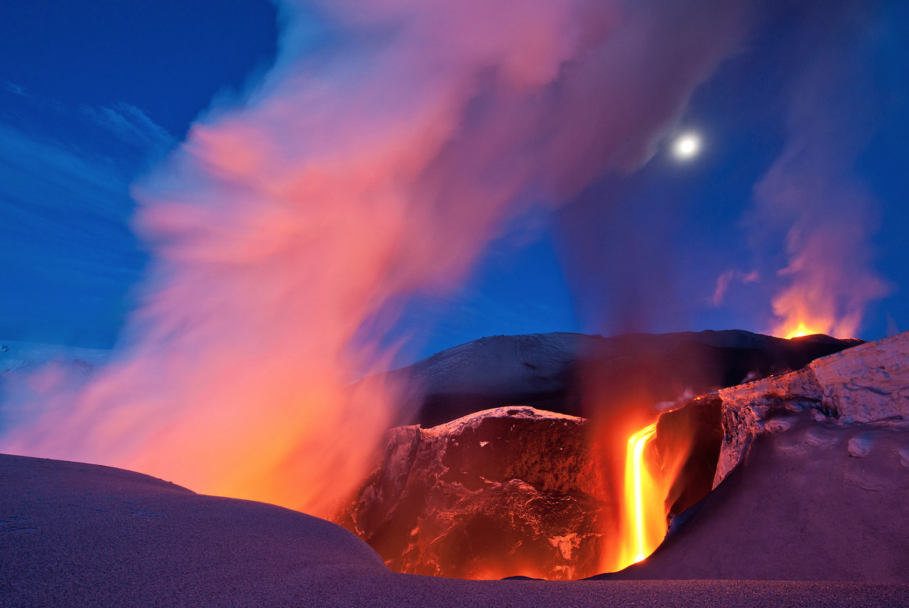 mako-mako-and-me:nubbsgalore:photos of a volcanic eruption and lavafall at fimmvorduhals,