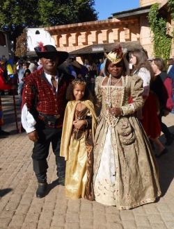 medievalpoc:  hobbitfeminism:  This family won best costume at our local RenFest. And they CLEARLY deserved it LOOK AT THIS  I’m sorry but I must reblog this. That GARB &lt;3 